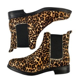 Clarks Leopard Print Chelsea Boot Size 10 LIKE NEW Leather